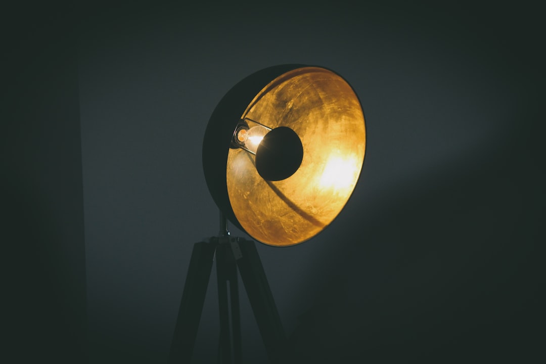Photo travertine arc floor lamp
